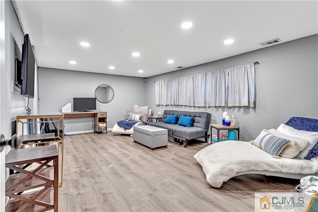 10 Harmon Road Edison, NJ 08837 - Photo 21 of 35