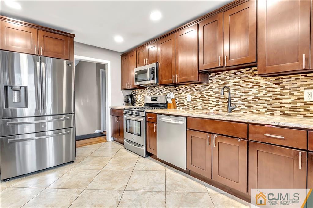 10 Harmon Road Edison, NJ 08837 - Photo 3 of 35