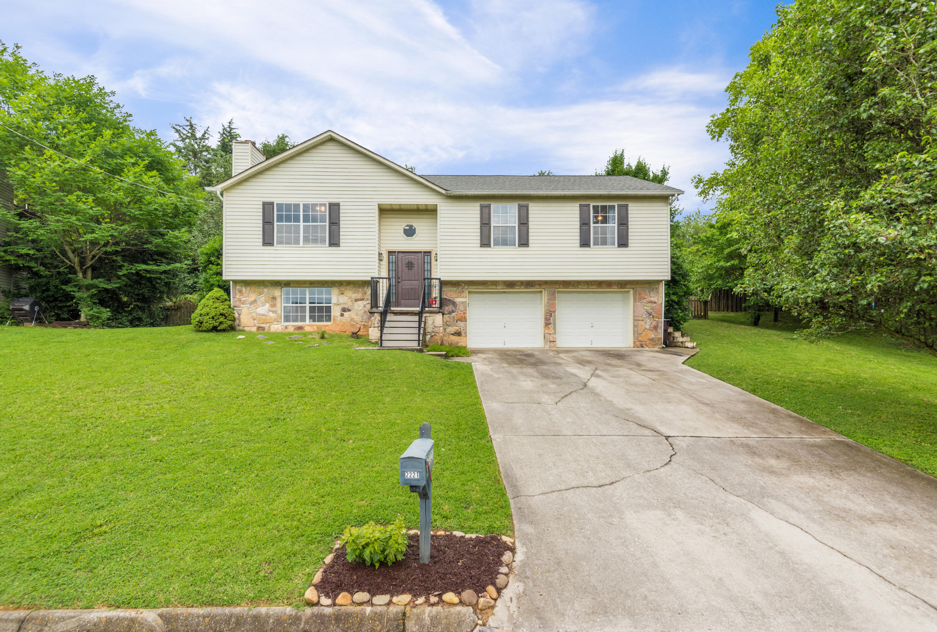 2221 Windbrook Road Knoxville, TN 37923 - Photo 2 of 39 2221WindbrookRd2-3