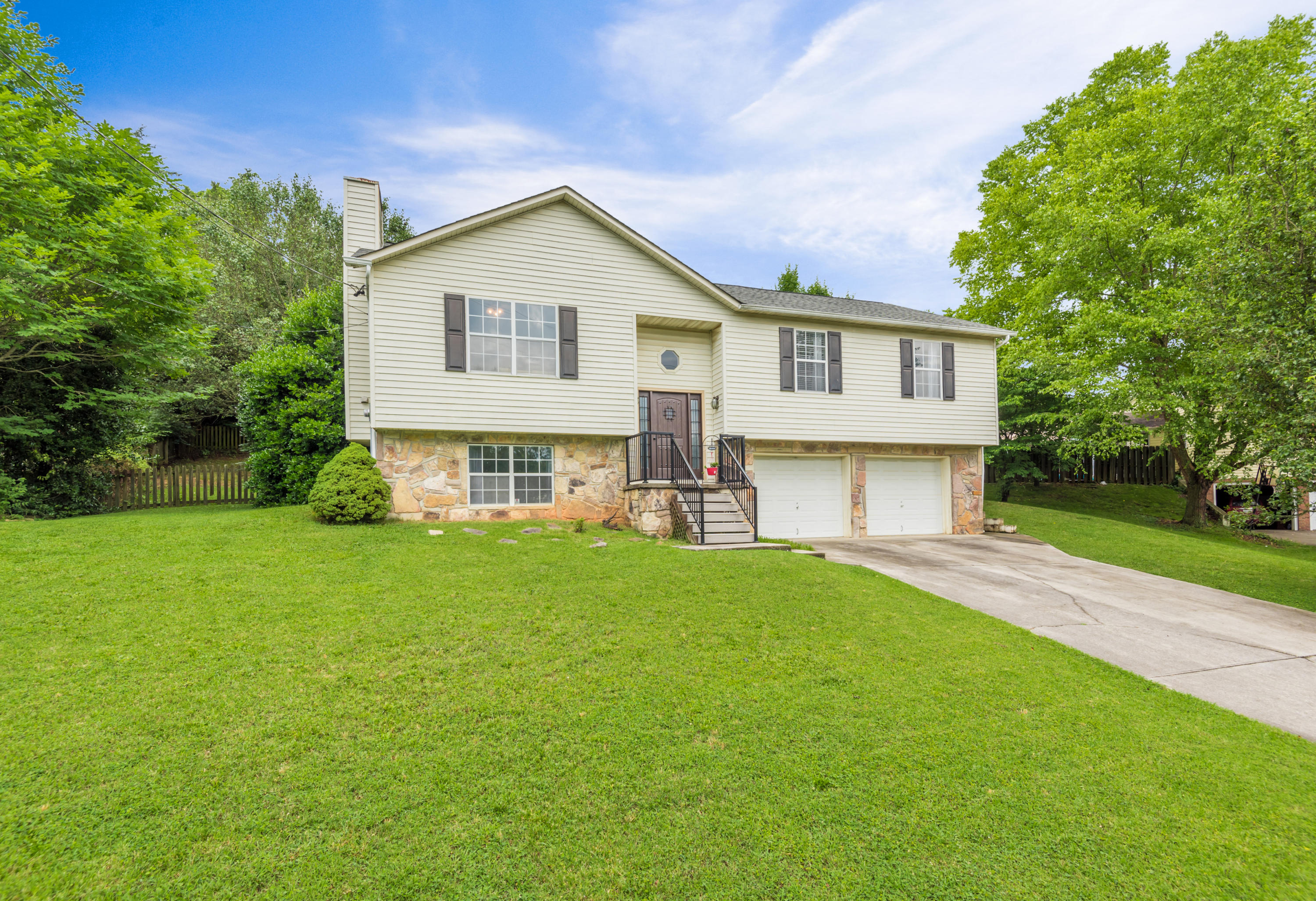 2221 Windbrook Road Knoxville, TN 37923 - Photo 3 of 39 2221WindbrookRd2-4