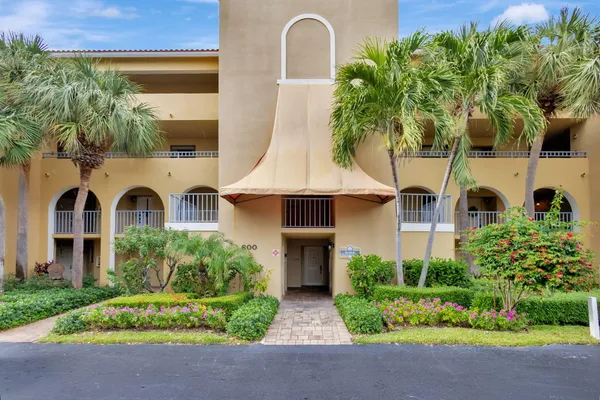 $2,900 | 600 Uno Lago Drive, Unit 205, Juno Beach, FL 33408