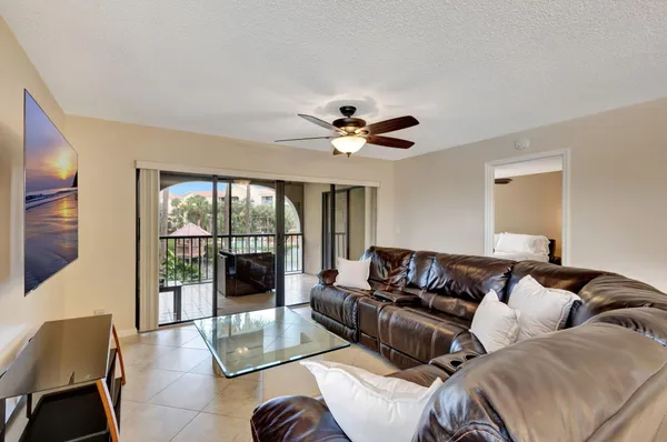 $2,900 | 600 Uno Lago Drive, Unit 205, Juno Beach, FL 33408