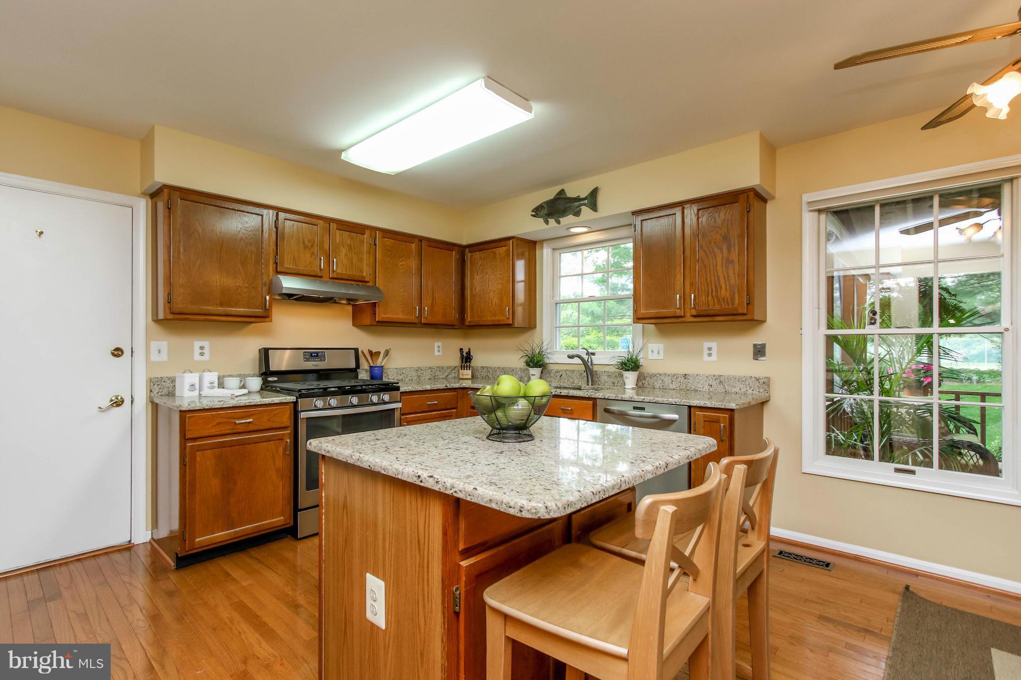 309 Saddle Ridge Road Annapolis, MD 21403 - Photo 2 of 29 a kitchen with a stove a sink a microwave and a refrigerator