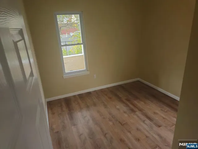 $2,000 | 518-520 East 23rd Street, Unit 1R, Paterson, NJ 07514