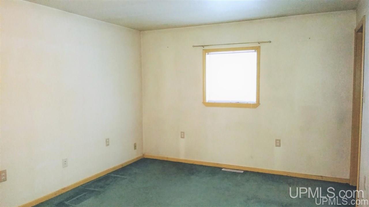 6685 65 Road Gladstone, MI 49837 - Photo 16 of 31