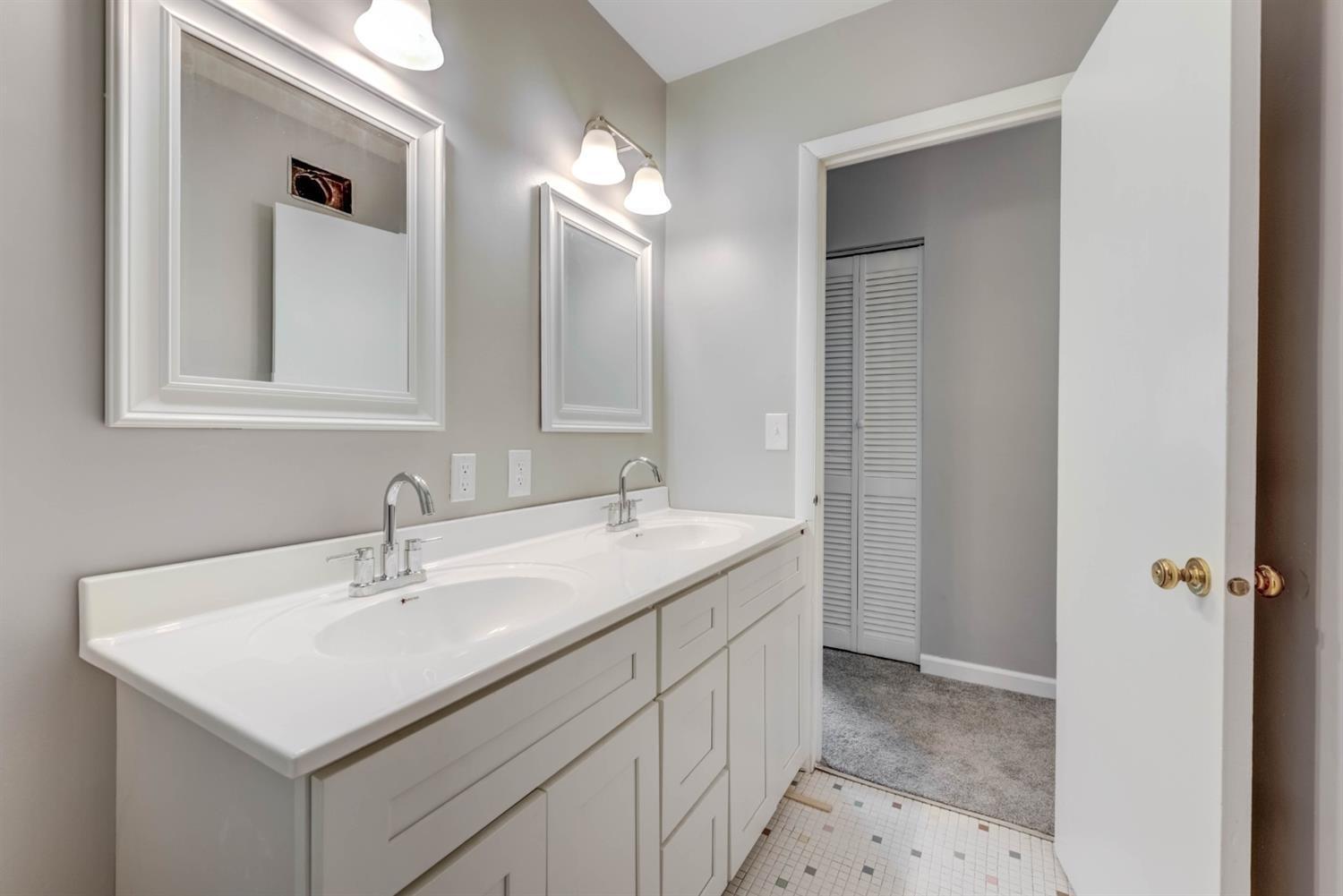 1651 Quebec Road Cincinnati, OH 45205 - Photo 20 of 31