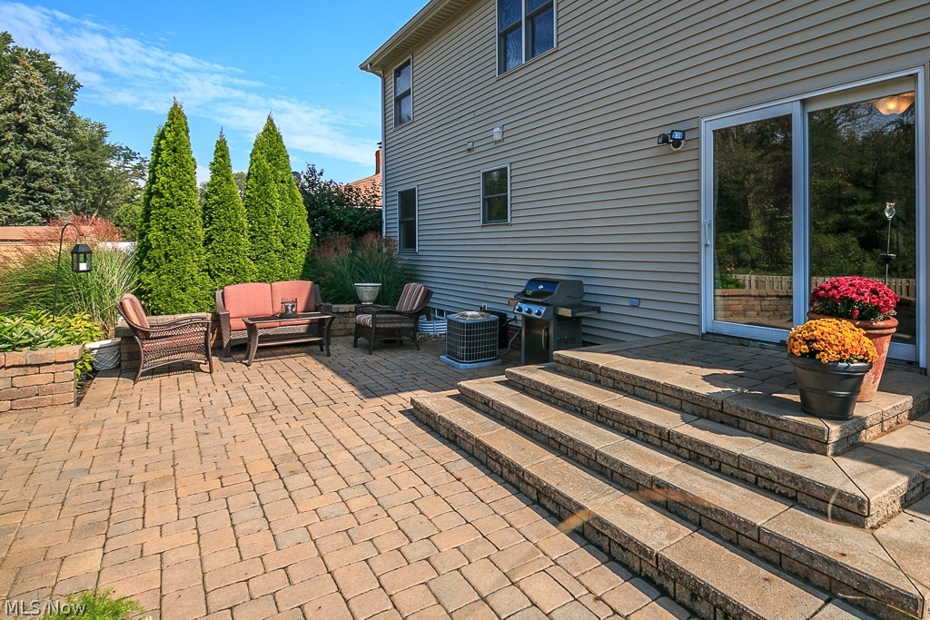 880 Lander Road Cleveland, OH 44143 - Photo 3 of 35