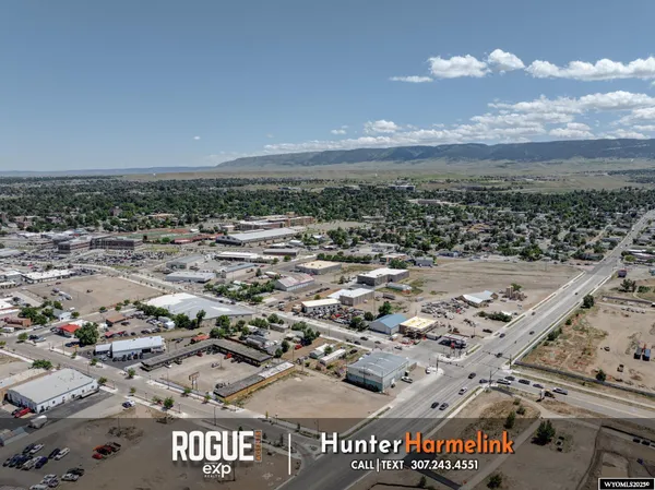 $500,000 | 935 West Yellowstone Highway, Casper, WY 82601