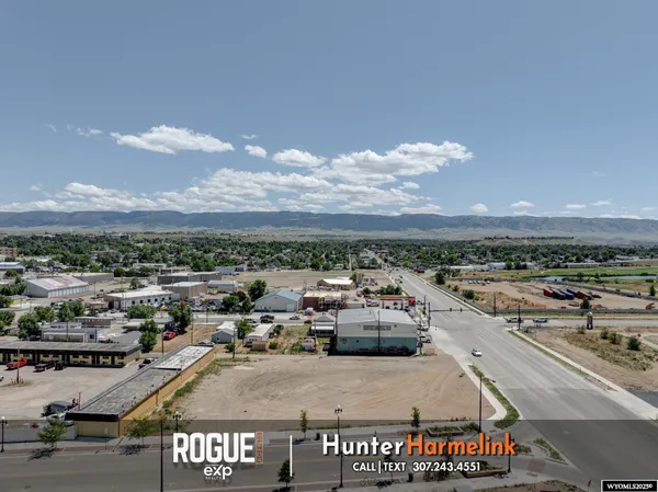 $500,000 | 935 West Yellowstone Highway, Casper, WY 82601