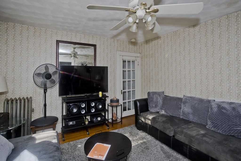 676 Front Street Chicopee, MA 01013 - Photo 5 of 28