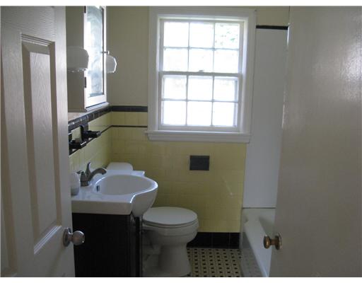 11 Anoka Road Warwick, RI 02889 - Photo 7 of 11 Bathroom.
