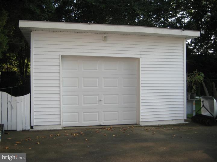232 Spout Spring Avenue Lumberton, NJ 08048 - Photo 5 of 25 Garage