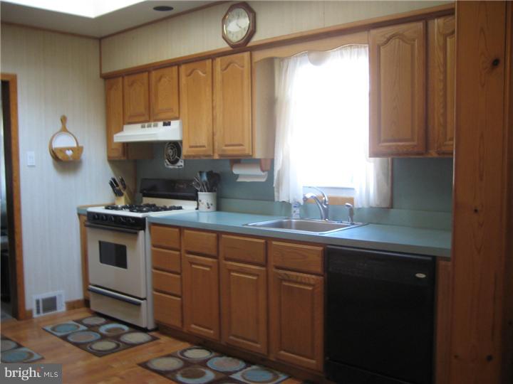 232 Spout Spring Avenue Lumberton, NJ 08048 - Photo 10 of 25 Kitchen