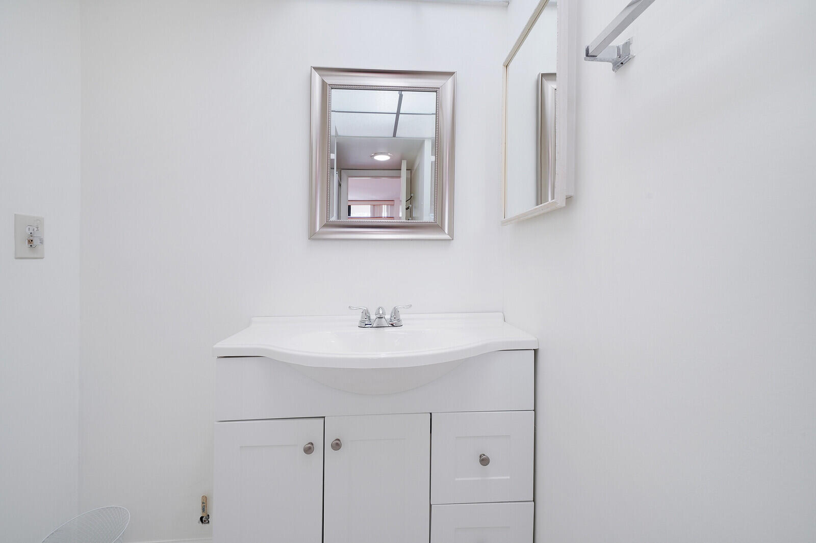 8 Royal Palm Way, Unit 401 Boca Raton, FL 33432 - Photo 15 of 31 Bathroom