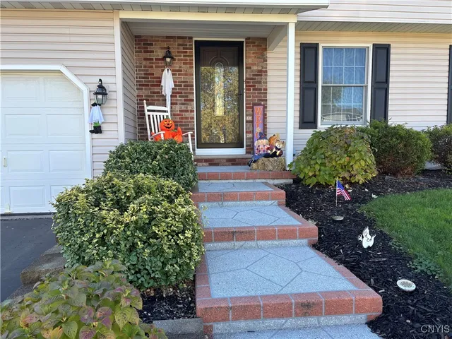 $295,000 | 4783 Haverton Lane, Clay, NY 13090