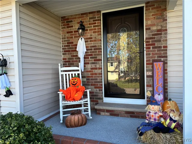 $295,000 | 4783 Haverton Lane, Clay, NY 13090