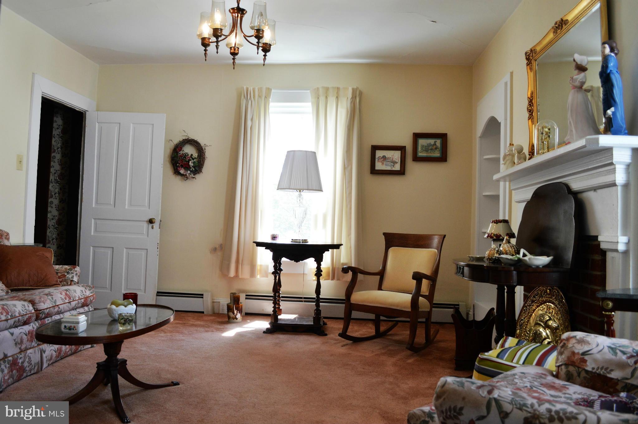 13173 Scotts Mill Road Culpeper, VA 22701 - Photo 8 of 19 Living Room