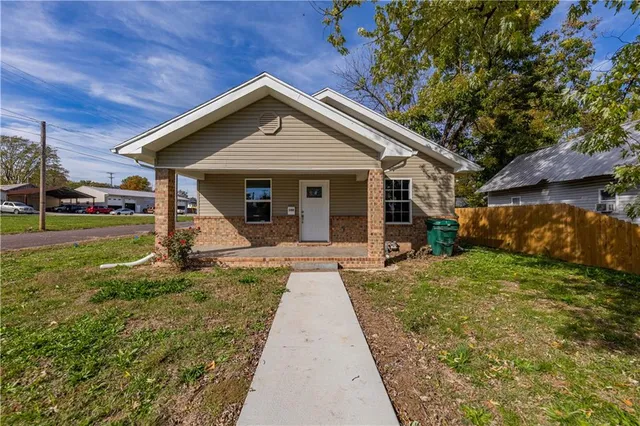 $179,000 | 100 East Bond Street, Monett, MO 65708