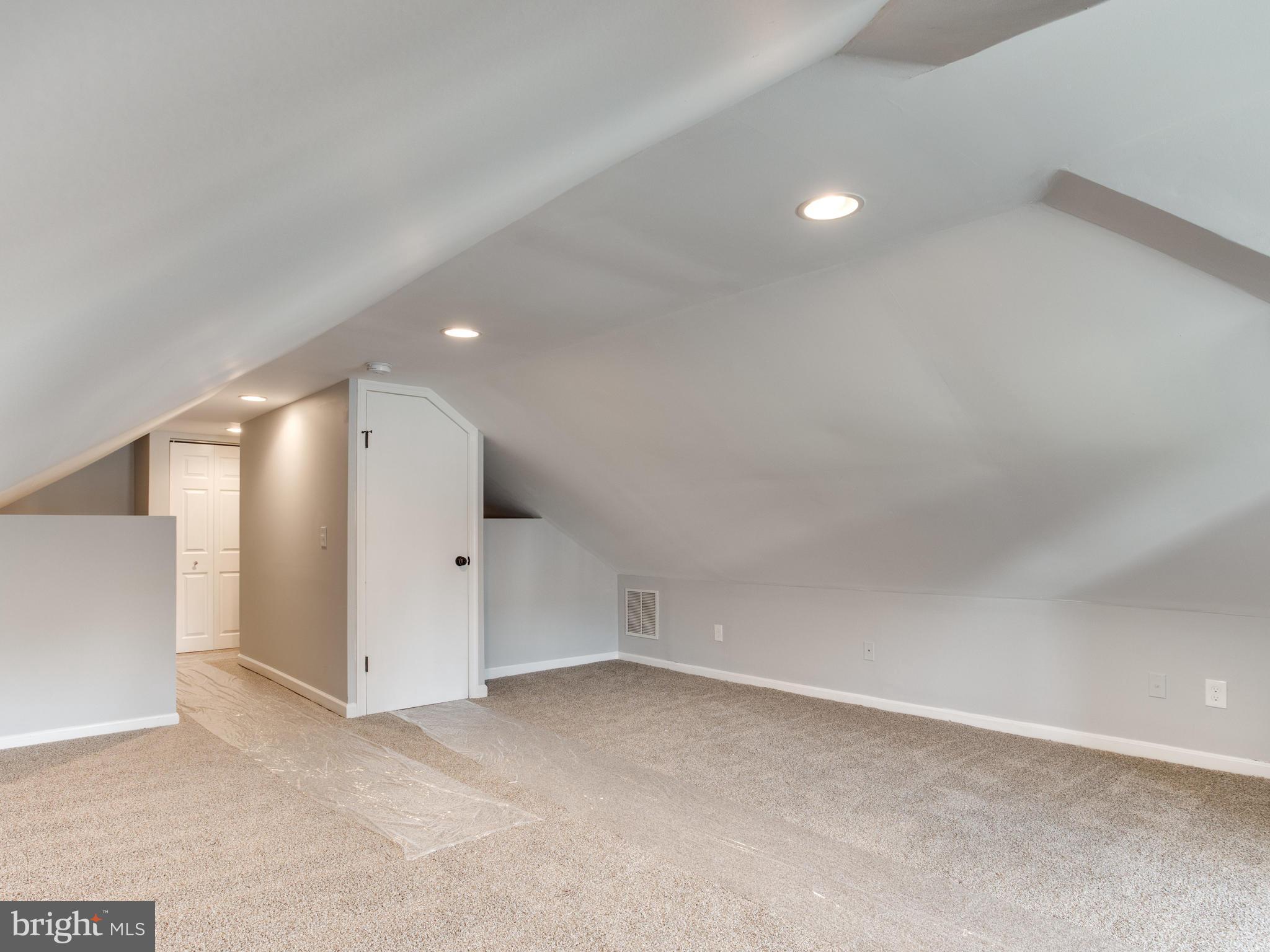200 West Hilltop Road Baltimore, MD 21225 - Photo 20 of 30 Private Oasis