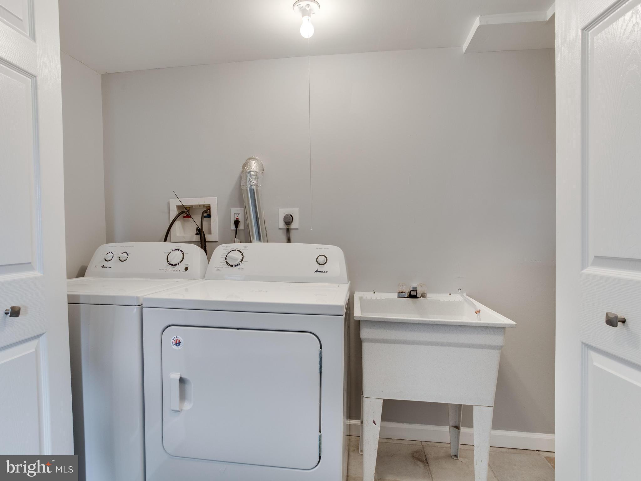 200 West Hilltop Road Baltimore, MD 21225 - Photo 22 of 30 Separate Laundry