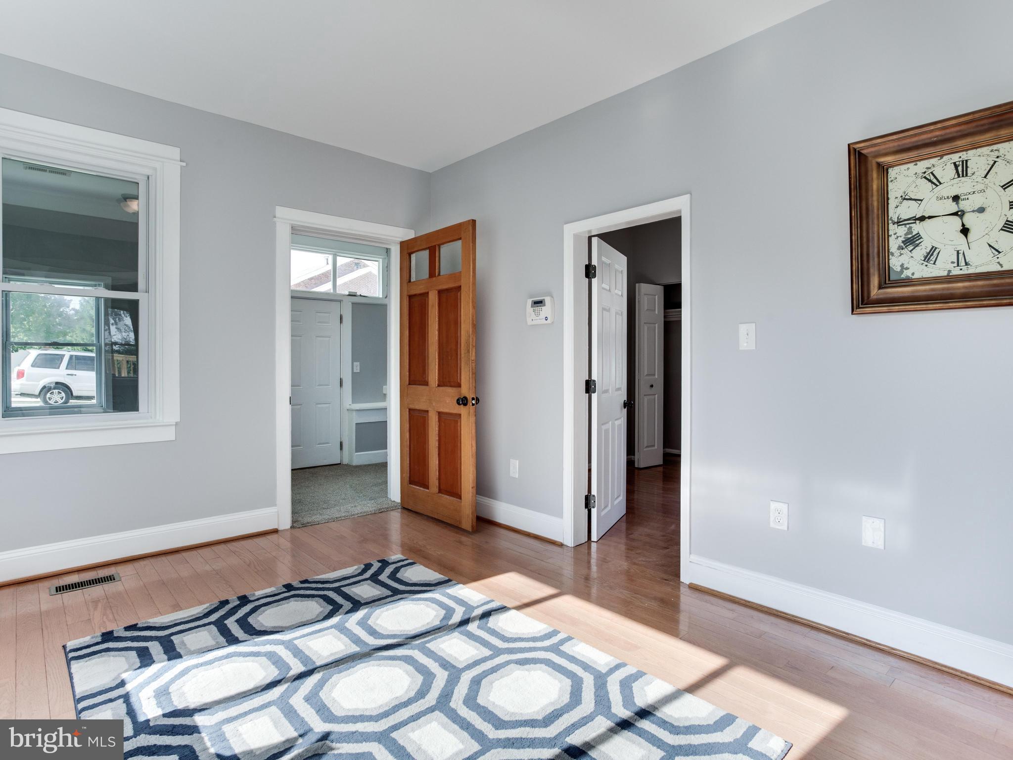 200 West Hilltop Road Baltimore, MD 21225 - Photo 6 of 30 Living Room