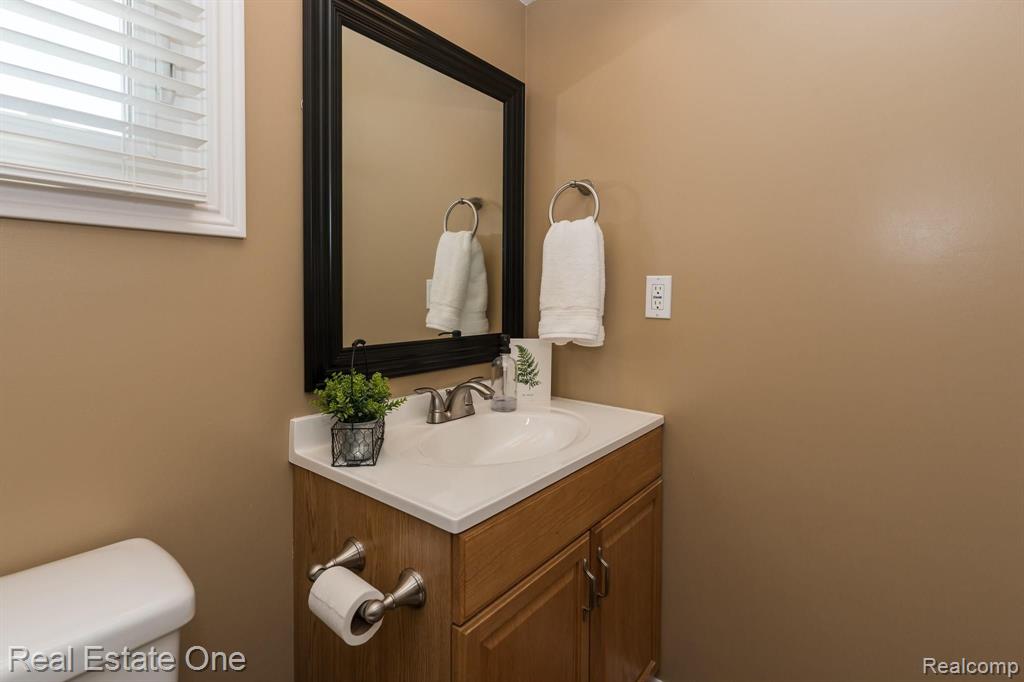 2090 Cumberland Road Rochester, MI 48307 - Photo 12 of 32