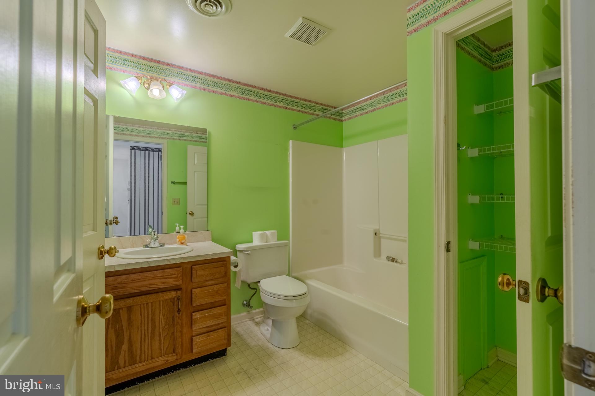 305 Stonegate Road York, PA 17408 - Photo 22 of 38 Vibrant green bathroom oasis.