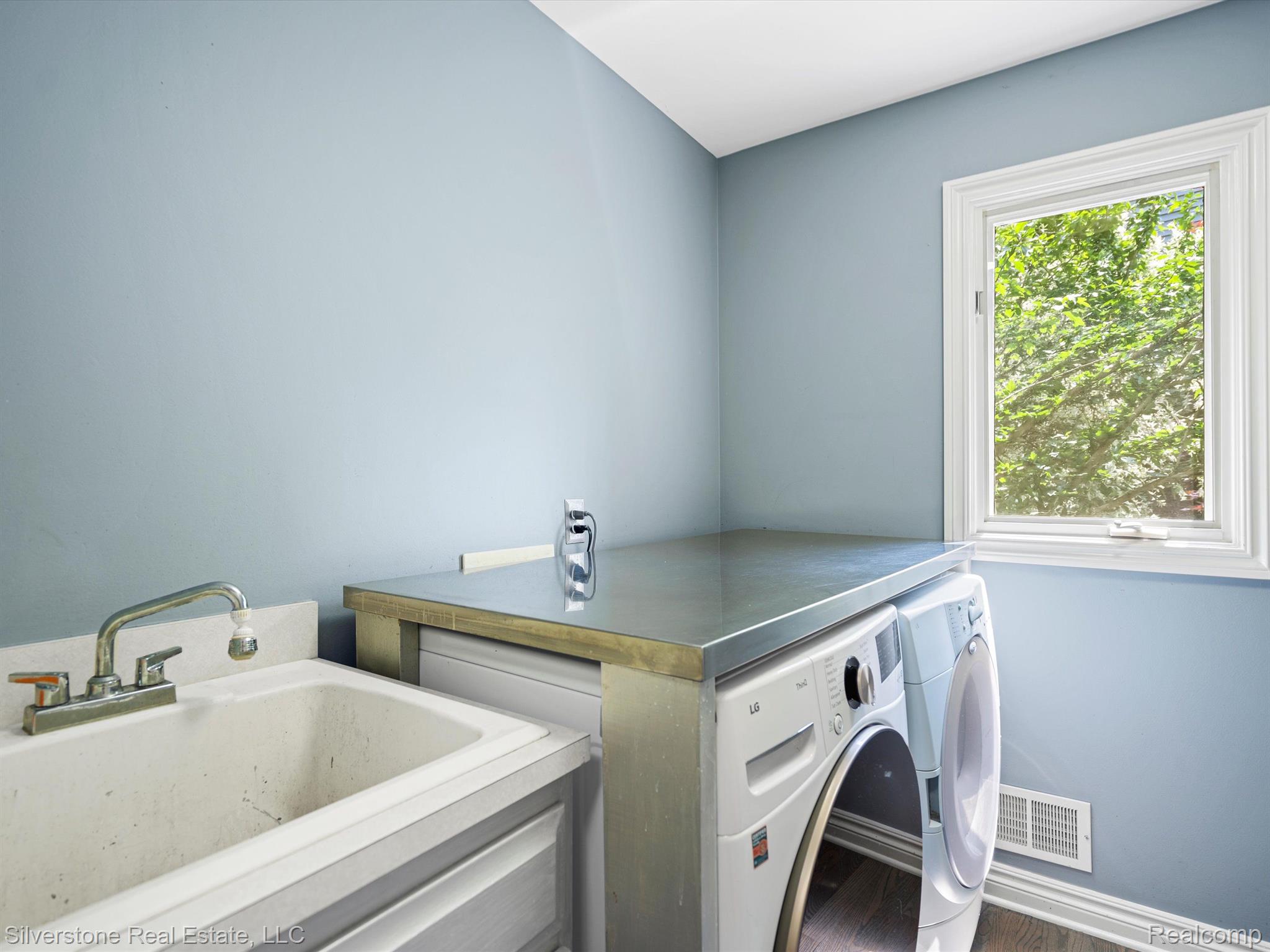 1073 Bloomview Circle Rochester, MI 48307 - Photo 20 of 45 Gallery Image 20