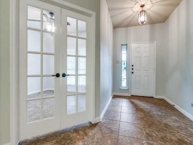 a view of entryway with front door