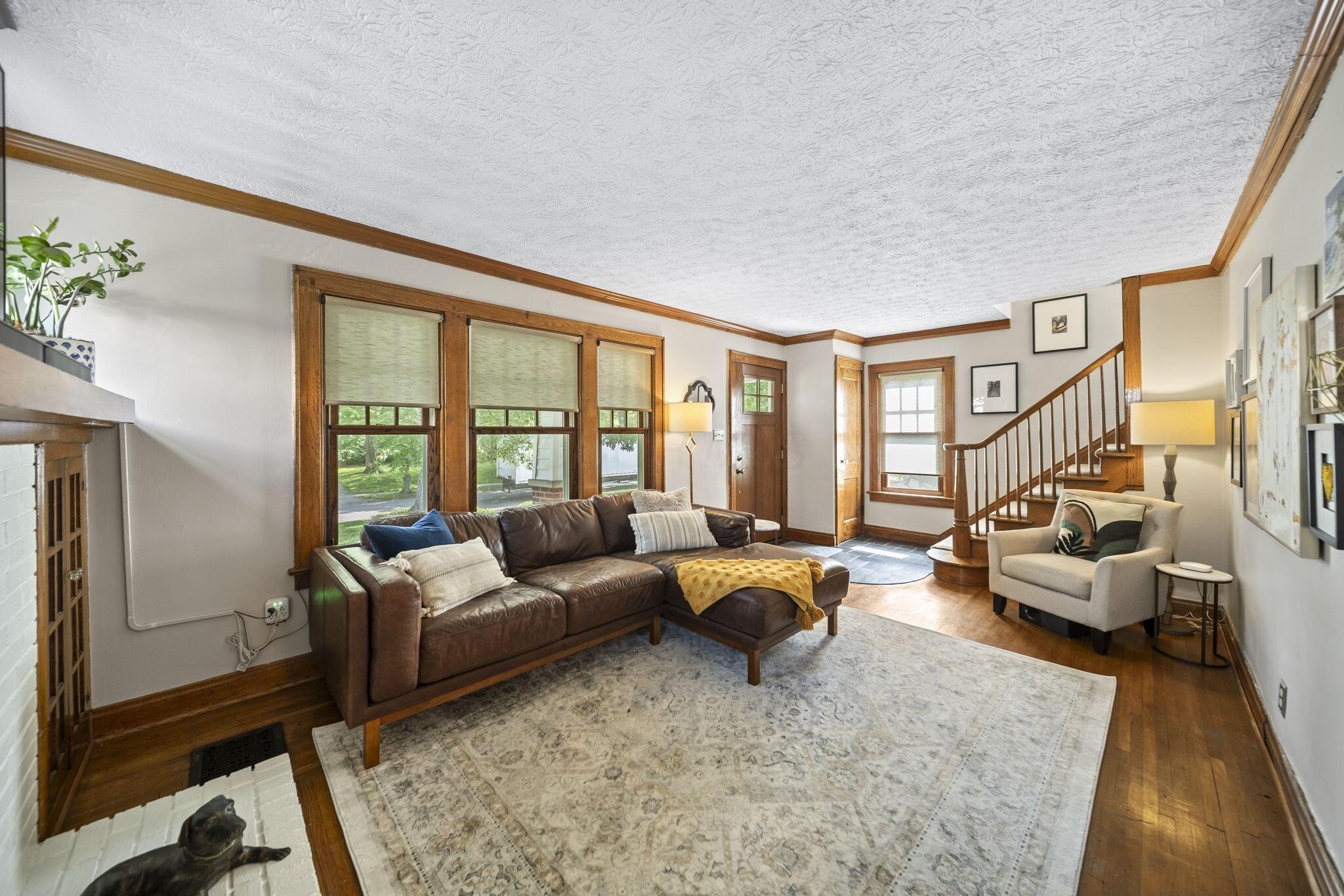 395 Brevoort Road Columbus, OH 43214 - Photo 12 of 64 Living Area
