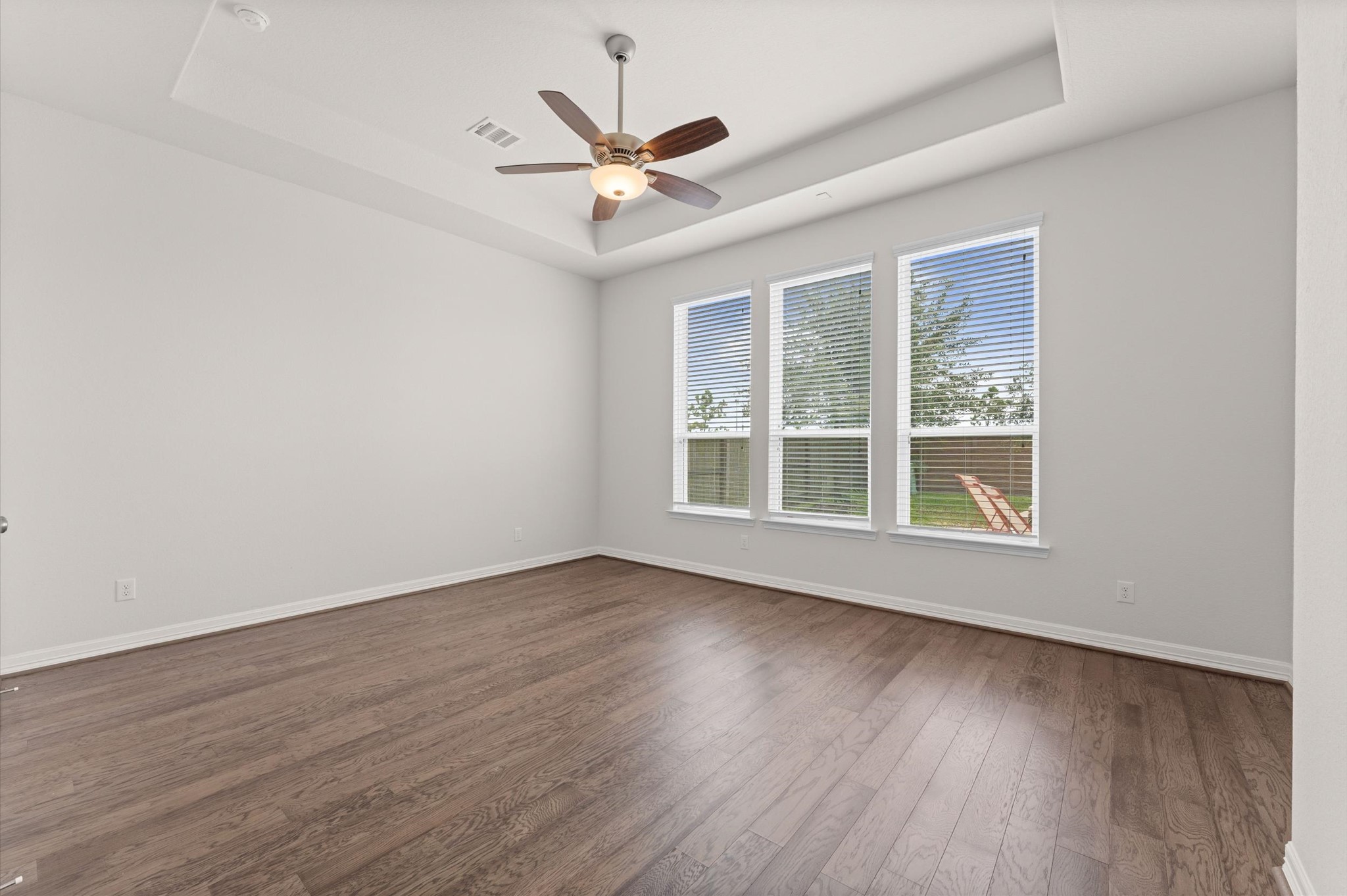 10106 Blythe Street Rosharon, TX 77583 - Photo 21 of 46 Primary Bedroom