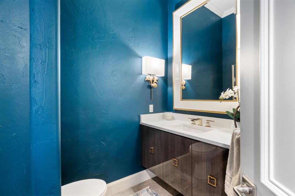 5116 Meadowside Lane Plano, TX 75093 - Photo 7 of 36 a bathroom with a sink toilet and mirror