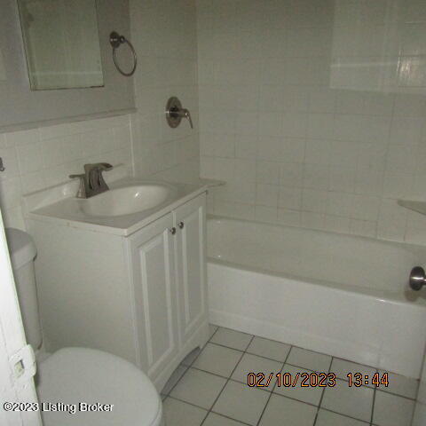 9404 Cornflower Road Louisville, KY 40272 - Photo 9 of 9 BATH