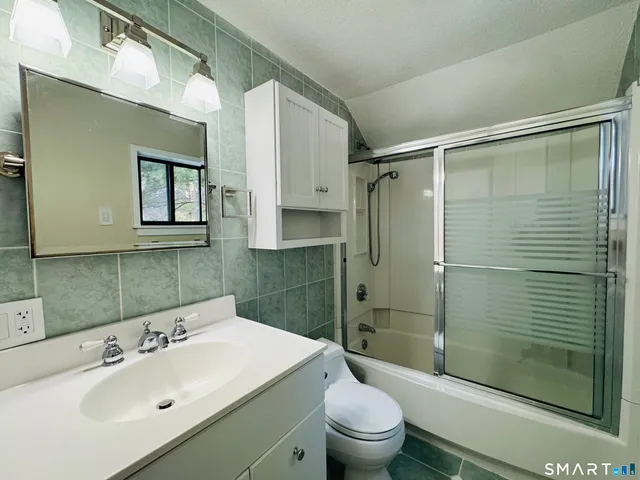 $2,950 | 2 Highland Square, Unit 2, Avon, CT 06001