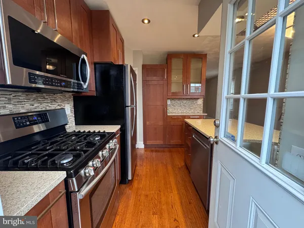 $3,900 | 1600 Princess Street, Alexandria, VA 22314