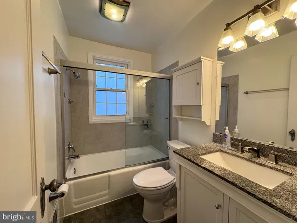$3,900 | 1600 Princess Street, Alexandria, VA 22314