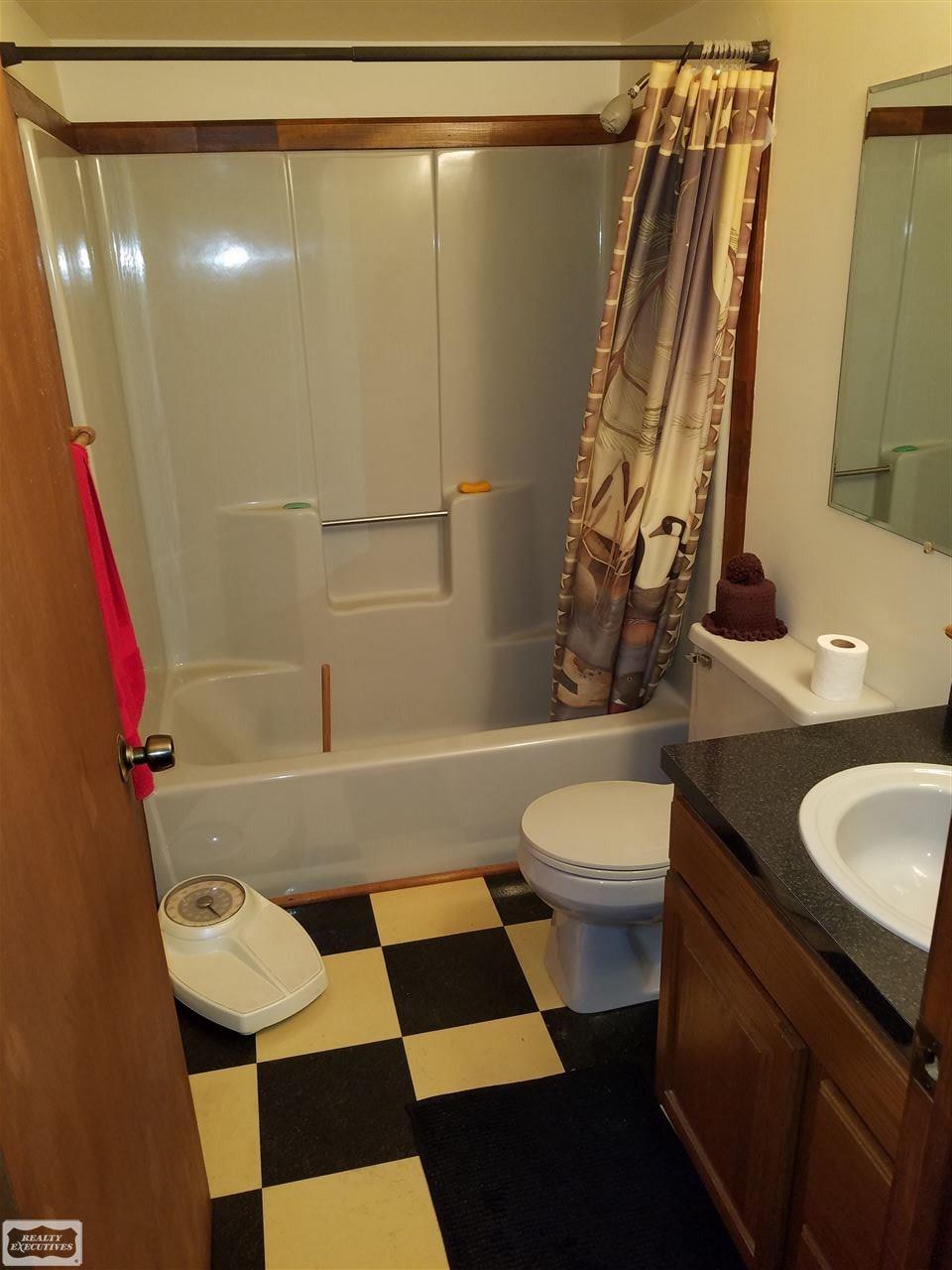 7300 Edlane Road Algonac, MI 48001 - Photo 19 of 20 31379415-18.JPG