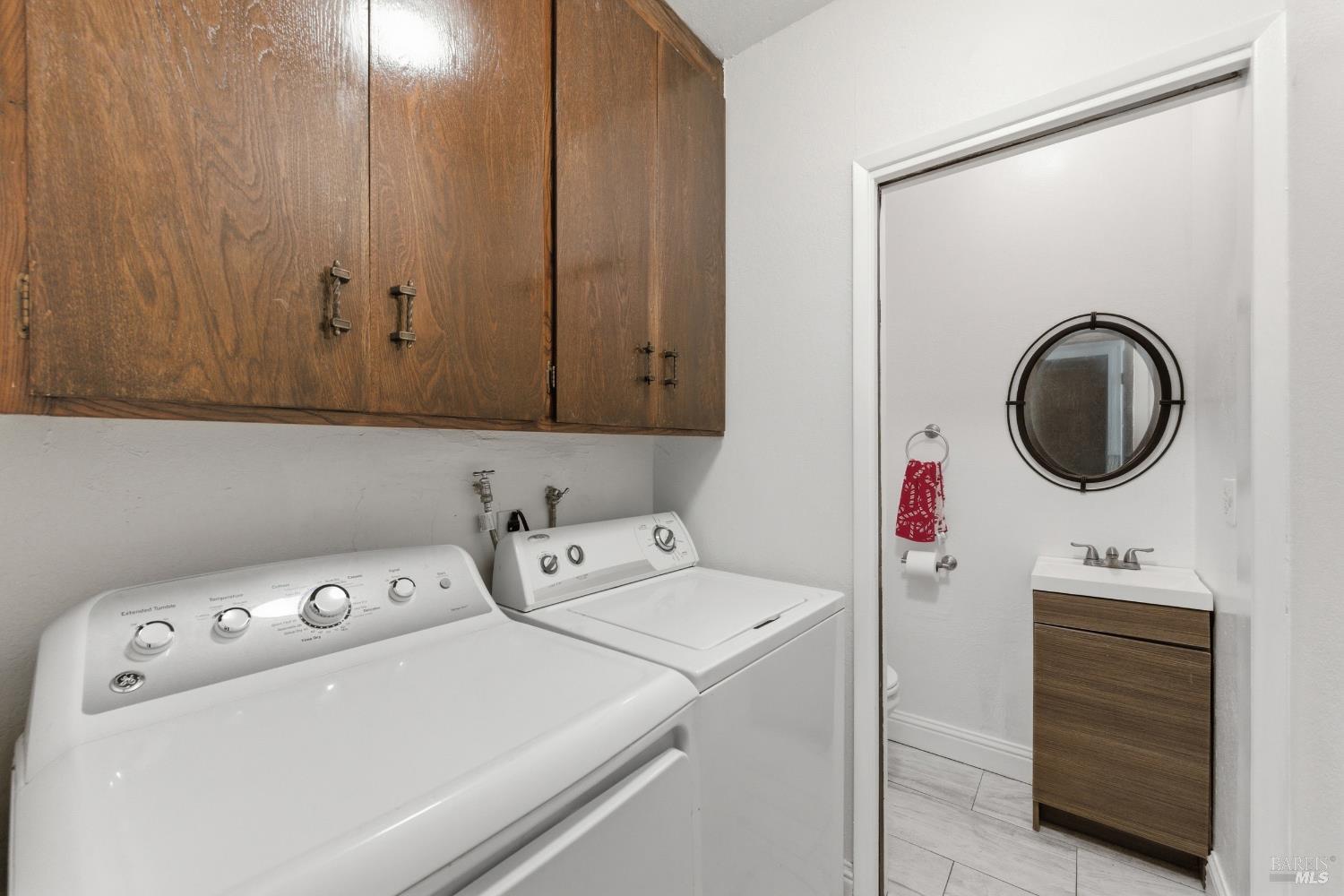 5174 Blank Road Sebastopol, CA 95472 - Photo 25 of 48 a utility room with dryer and washer