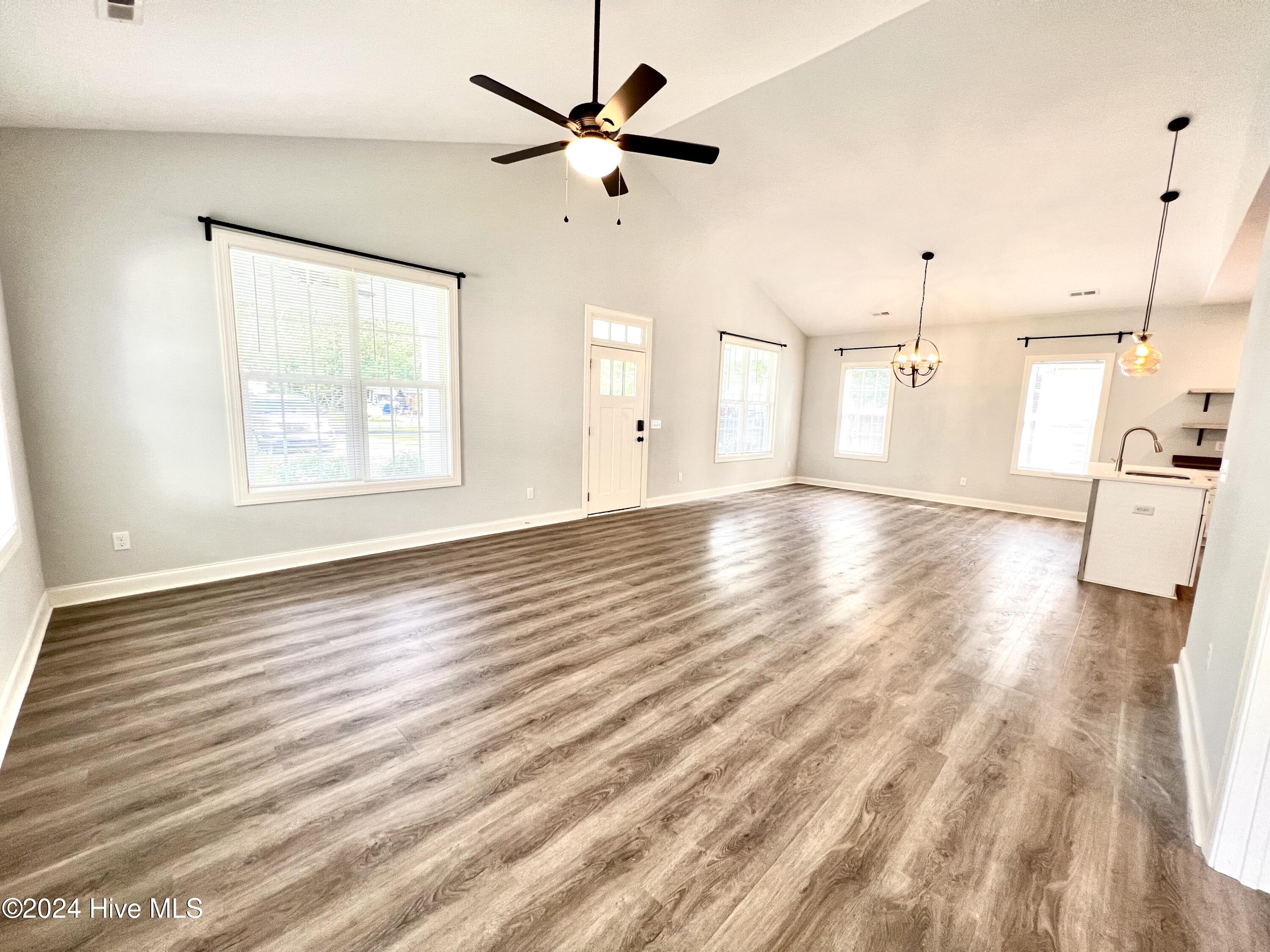 5582 Sycamore Street Wilmington, NC 28403 - Photo 4 of 18 3 Living