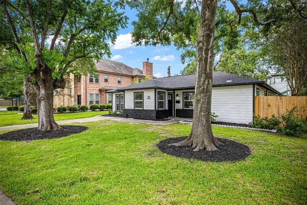 $3,150 | 4626 Holly Street, Bellaire, TX 77401