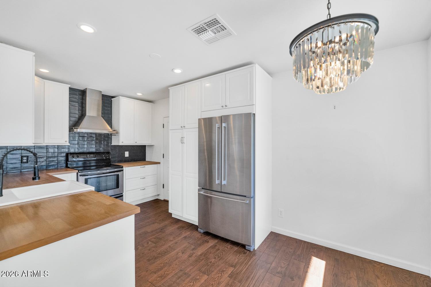 4228 North 44th Place Phoenix, AZ 85018 - Photo 15 of 45 Kitchen