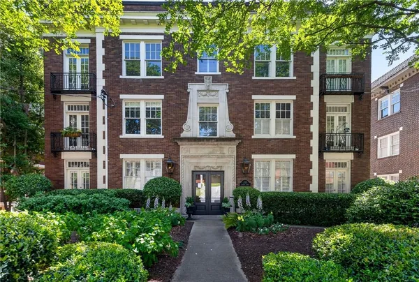 $2,700 | 20 Collier Road Northwest, Unit 15, Atlanta, GA 30309