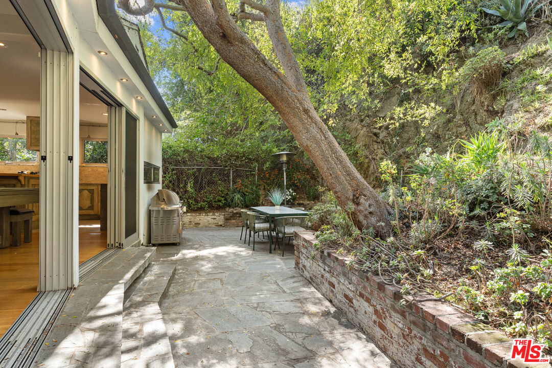 1853 Nichols Canyon Road Los Angeles, CA 90046 - Photo 11 of 48 a view of outdoor space yard and patio