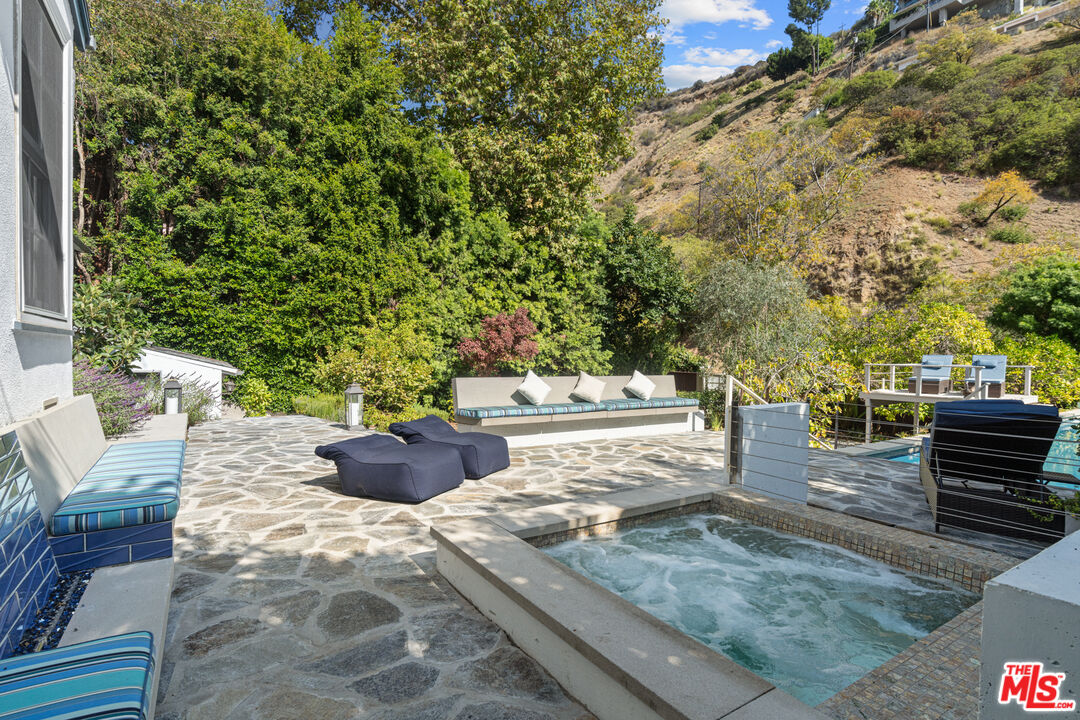 1853 Nichols Canyon Road Los Angeles, CA 90046 - Photo 29 of 48 a view of a backyard with sitting area