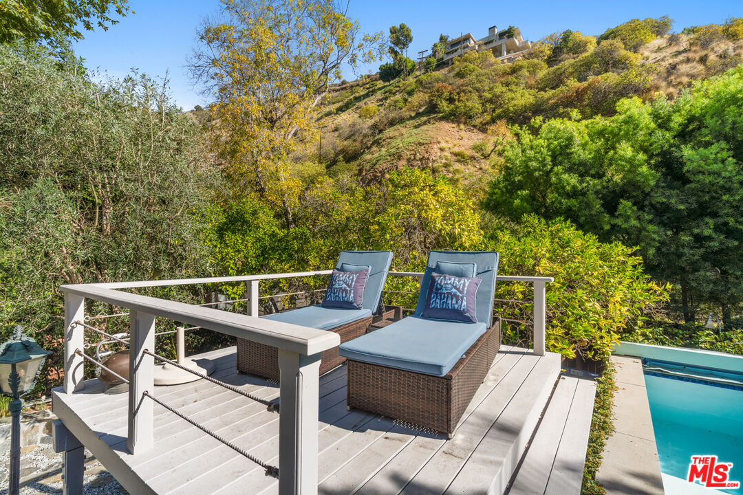 1853 Nichols Canyon Road Los Angeles, CA 90046 - Photo 31 of 48 a view of a patio with a table