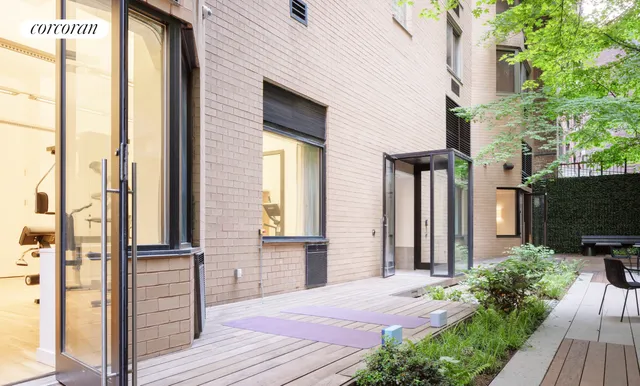 $885,000 | 234 East 46th Street, Unit 305 | Midtown East