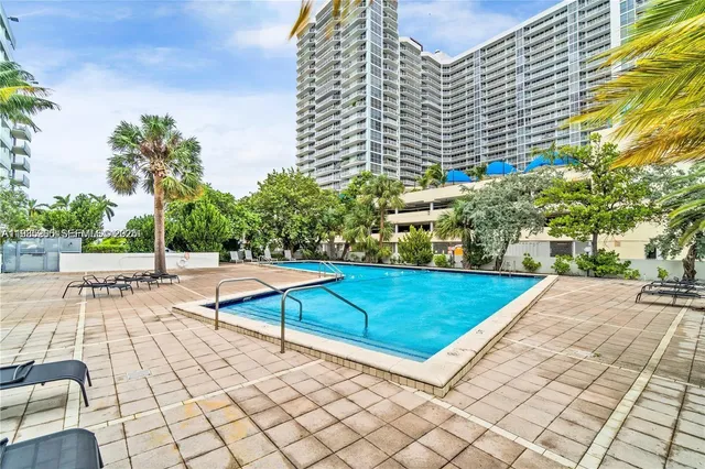 $4,000 | 7545 East Treasure Drive, Unit 9H, North Bay Village, FL 33141