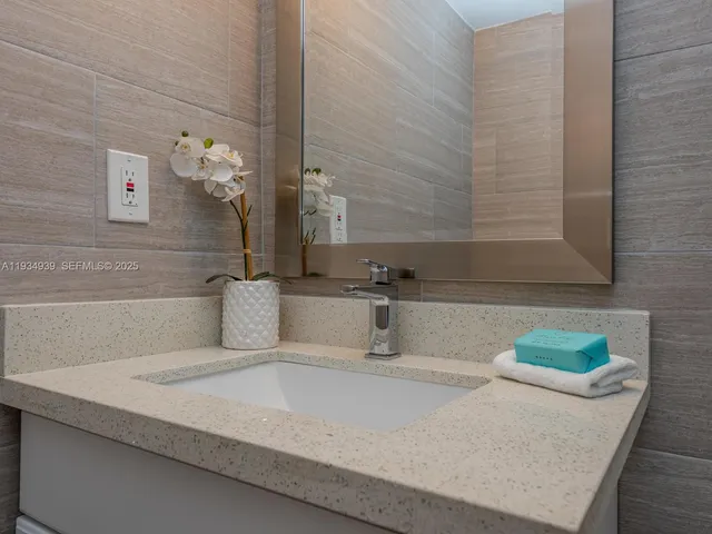 $3,200 | 2501 South Ocean Drive, Unit 1012(AVAILABLE), Hollywood, FL 33019