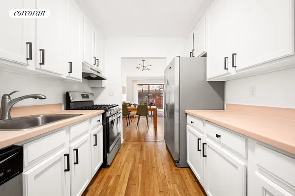 $899,900 | 150 Ocean Parkway, Unit 1C | Kensington