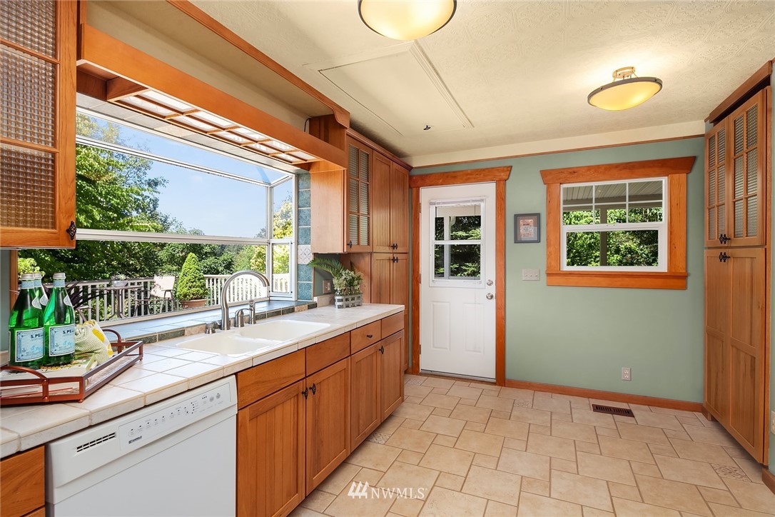 16219 Tiger Mountain Road Southeast Issaquah, WA 98027 - Photo 13 of 25 Gallery Image 13